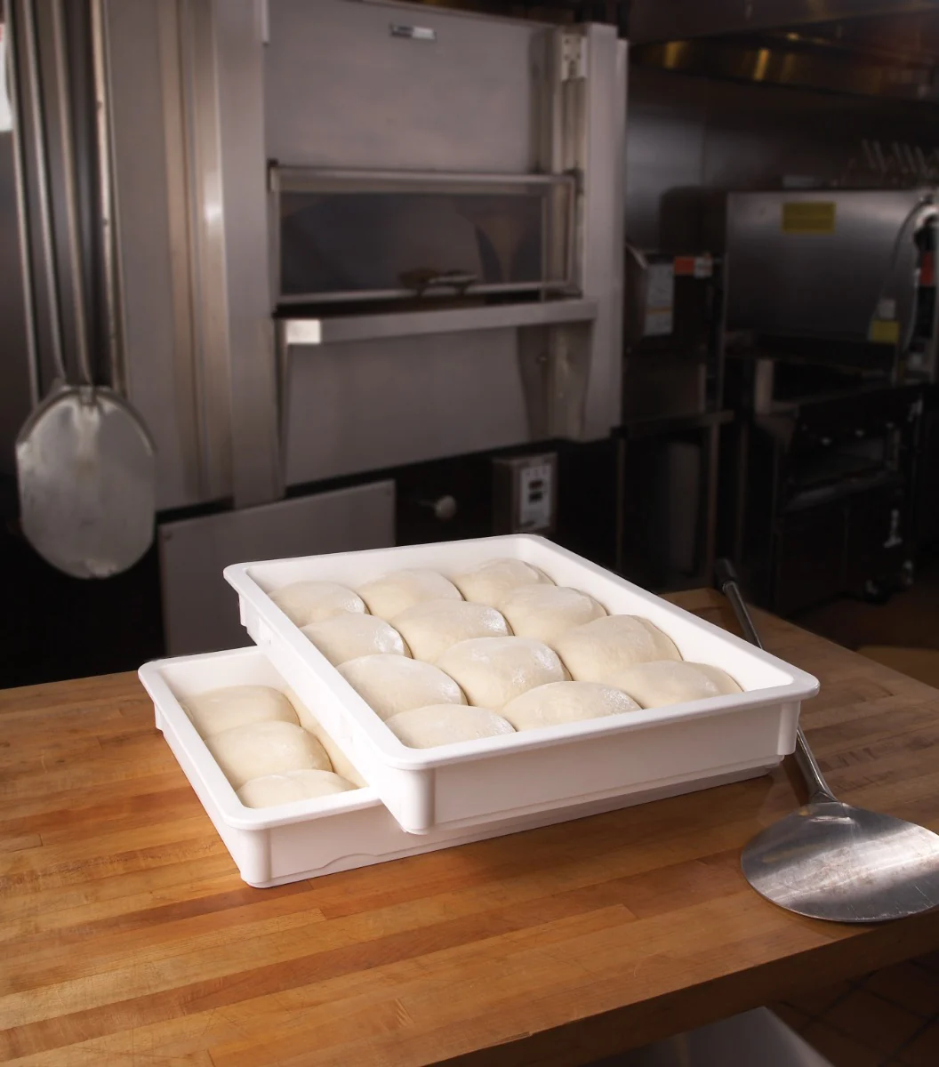 Cambro 18263P148 Polyethylene Food Storage Box 18" x 26" x 3-1/2" - 5 gal. - White - Image 7