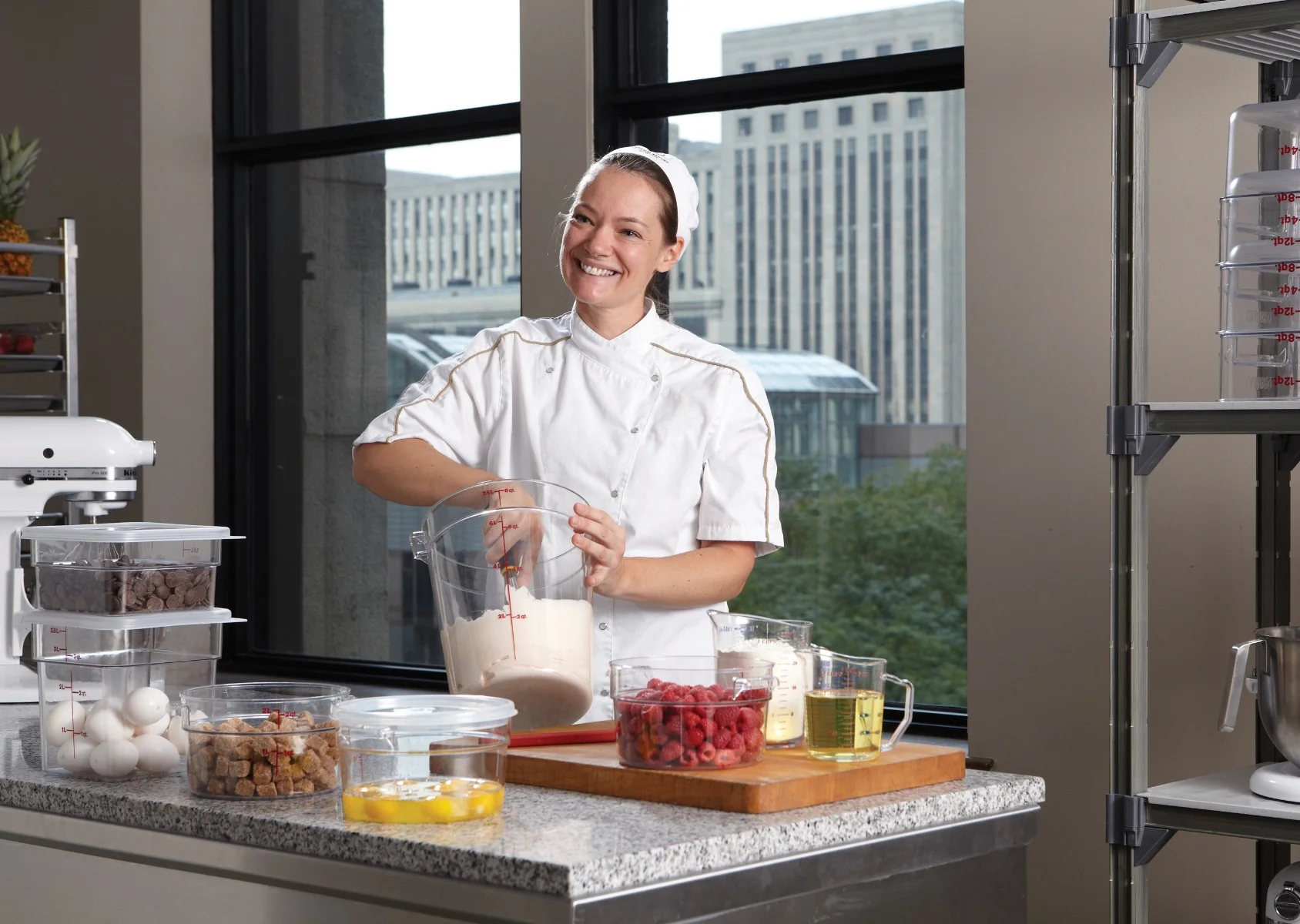 Cambro 2SFSCW135 CamSquare Food Container w/ Graduations 2 qt. - Clear - Image 5