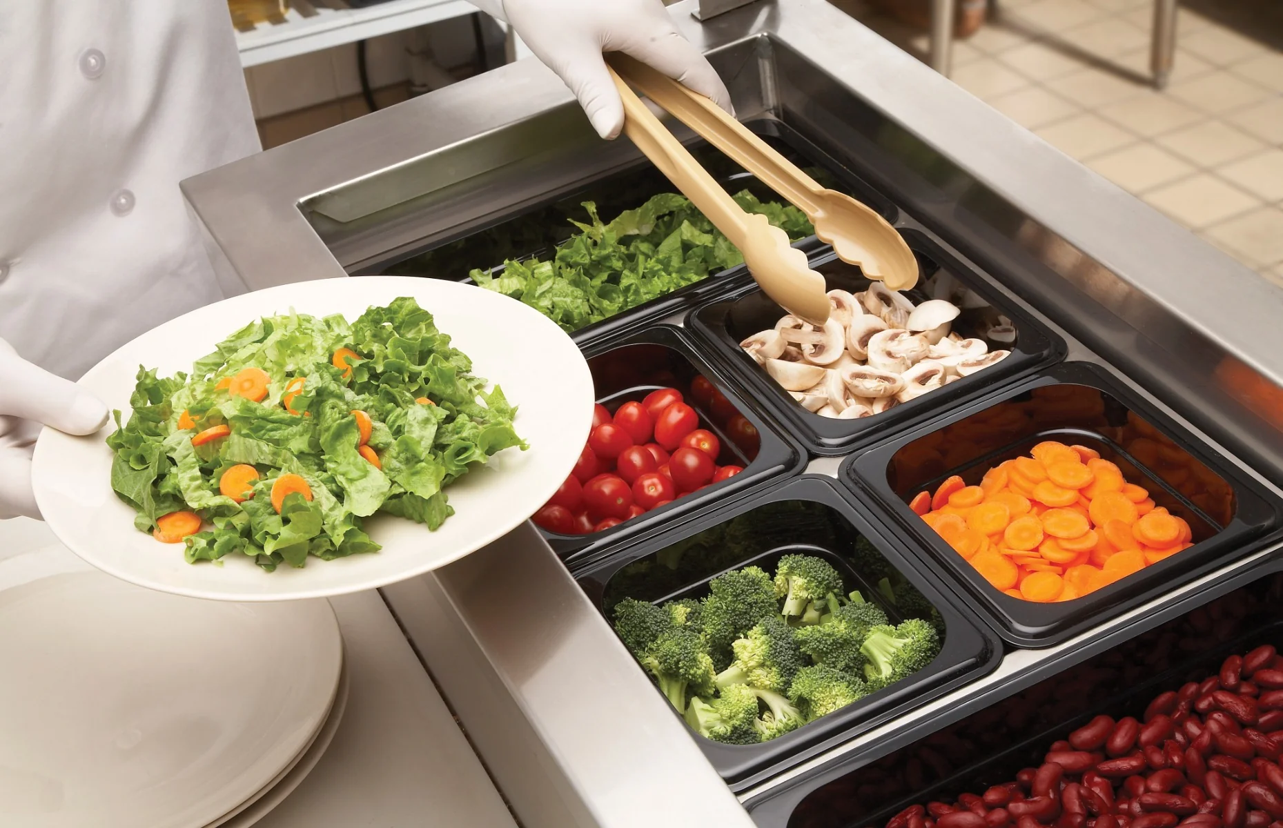 Cambro 64CW110 Camwear Food Pan 4" Deep - 1/6 Size - Black - Image 4