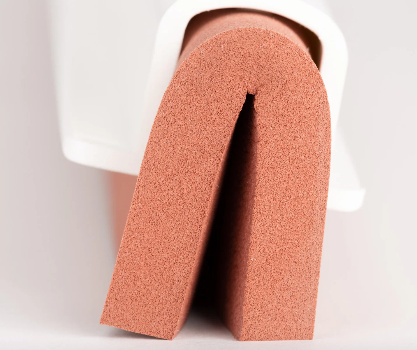 Carlisle 36692200 Flo-Pac Red Double Moss Foam Rubber Floor Squeegee (Head Only) with White Plastic Frame 22" - Image 5