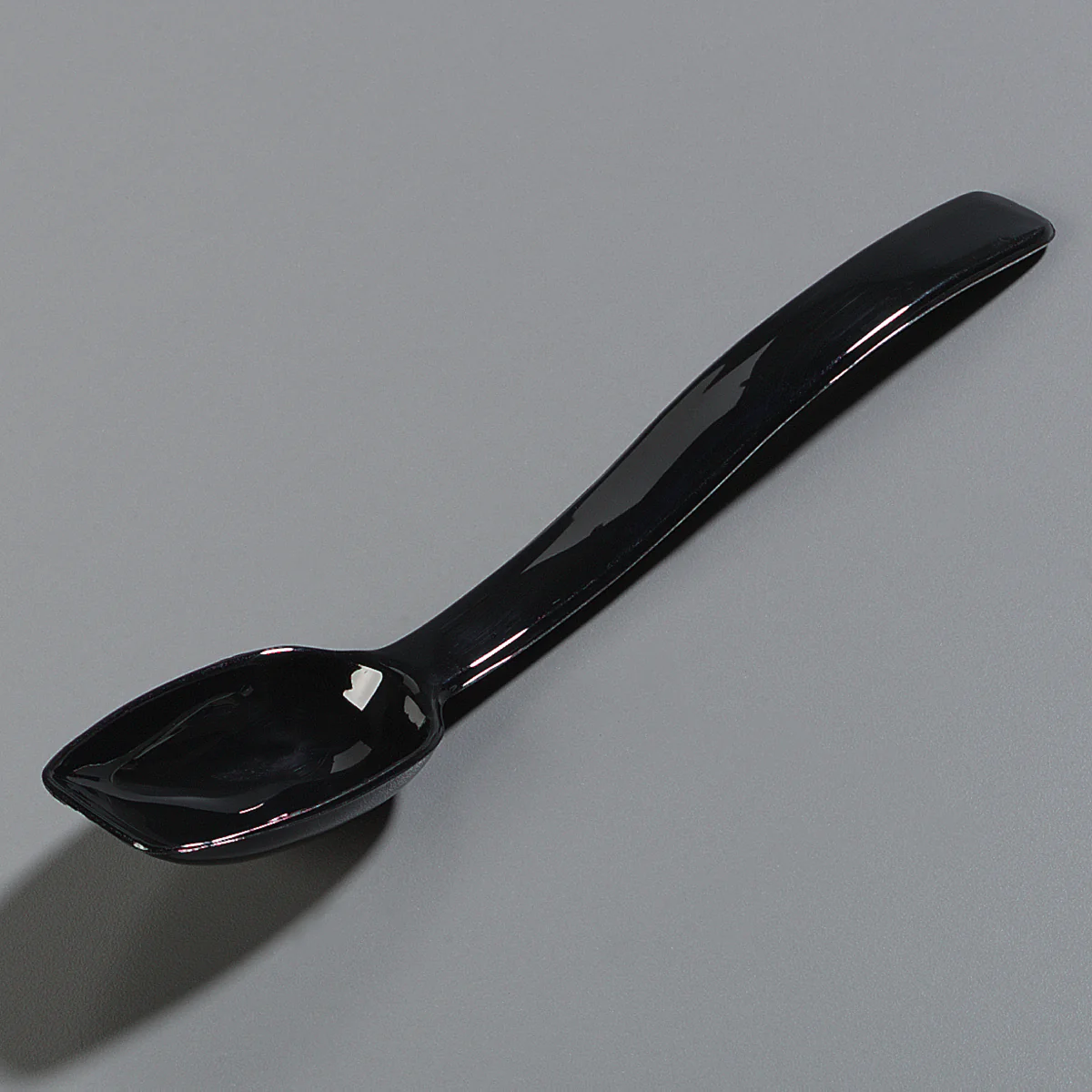 Carlisle 446003 One-Piece Plastic Solid Salad/Buffet Serving Spoon with Notched handle 9" - 1/2 oz. - Black - Image 4
