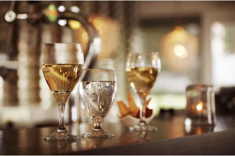 Libbey 3965 Teardrop White Wine Glass 8-1/2 oz. - Clear - 24/Case - Image 2