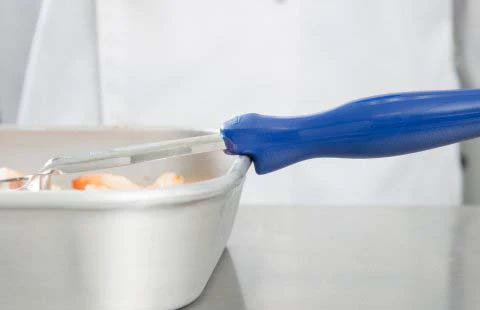 Vollrath 6432230 Jacob's Pride Color-Coded One-Piece Heavy-Duty Stainless Steel Perforated Round Spoodle Food Portioner with Blue Nylon Handle 2 oz. - Image 6