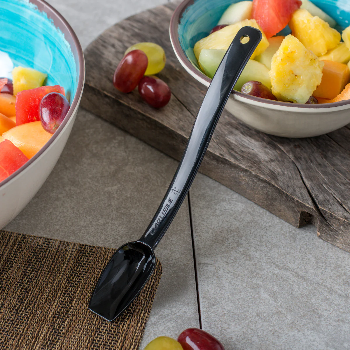 Carlisle 445003 One-Piece Plastic Solid Salad/Buffet Serving Spoon with Notched handle 8" - 1/4 oz. - Black - Image 4