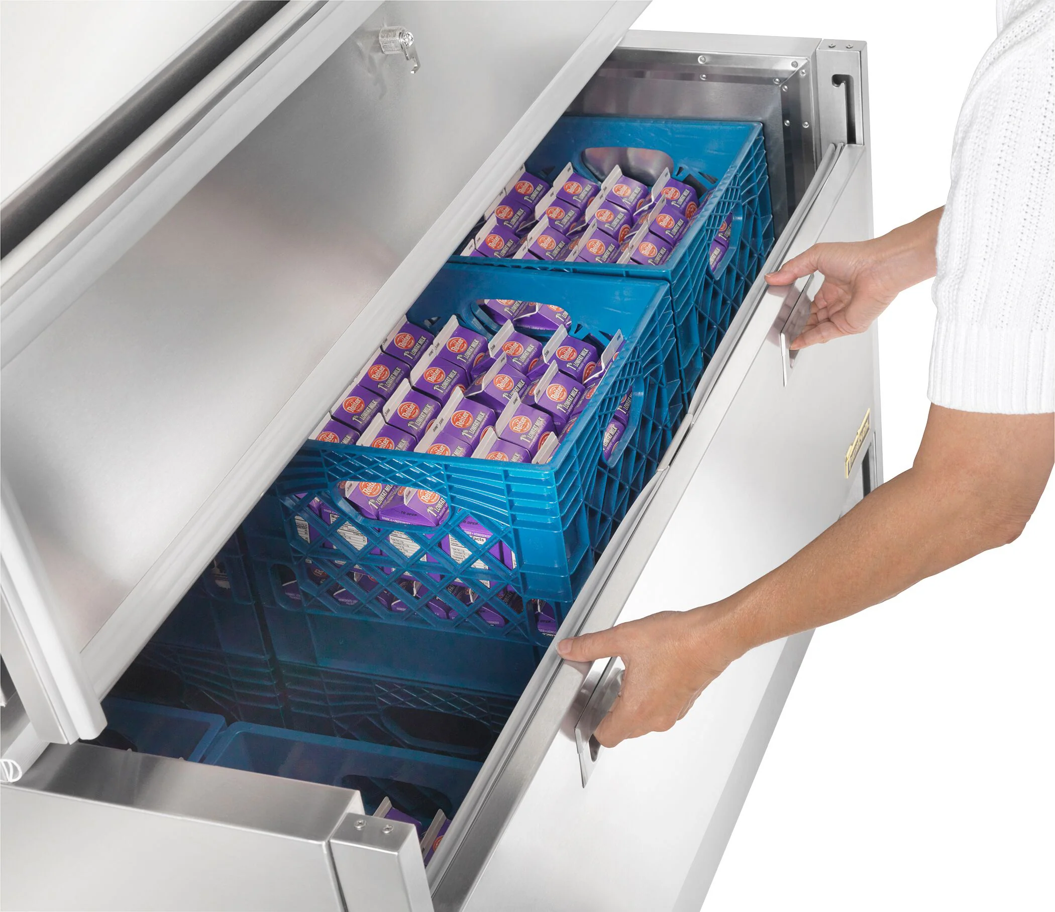 Traulsen RMC49D4 Double Sided School Milk Cooler 49" with 4" Casters - 12-Crate/cap - Image 12