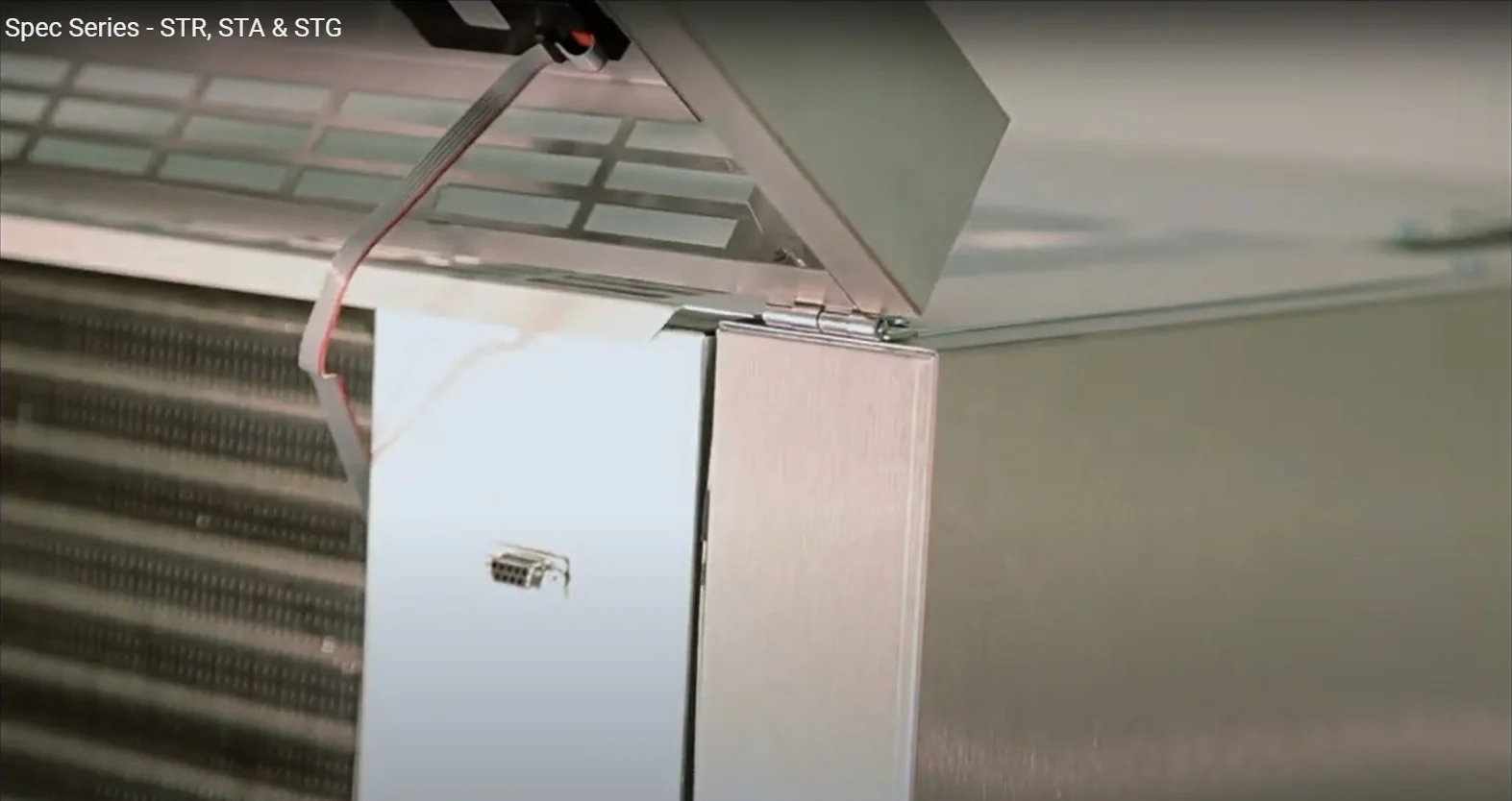 True STA1DT-2HS-HC Spec Series 1-Section 2 Solid Half Door Dual Temp Reach-In Refrigerator / Freezer 27" - 115v - Image 13