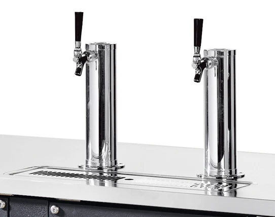 True TDD-3-HC Refrigerated Direct Draw Beer Dispenser with 2 Taps – Holds 3 Half Barrels 69" – 115V - Image 2