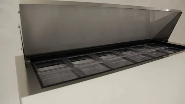 True TSSU-48-12-HC 2-Section 2 Door Refrigerated Salad/Sandwich Prep Table 48" - Holds (12) 1/6 Size Pans - 115v - Image 3