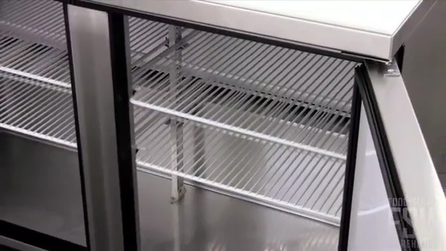 True TSSU-72-18-HC 3-Section 3 Door Refrigerated Salad/Sandwich Prep Table 72" - Holds (18) 1/6 Size Pans - 115v - Image 3