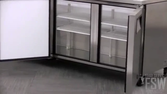True TSSU-72-18-HC 3-Section 3 Door Refrigerated Salad/Sandwich Prep Table 72" - Holds (18) 1/6 Size Pans - 115v - Image 4