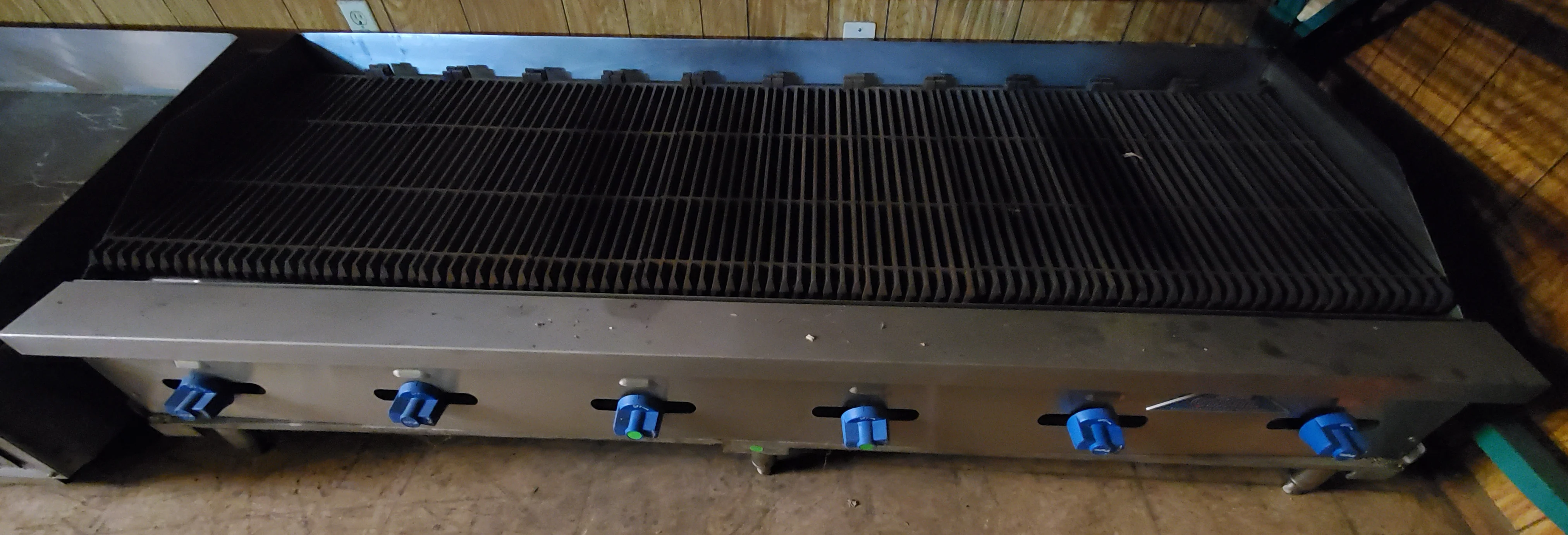 Used Restaurant Equipment - Comstock-Castle 6-Burner Natural Gas Charbroiler wtih Manual Controls 72" - Image 3