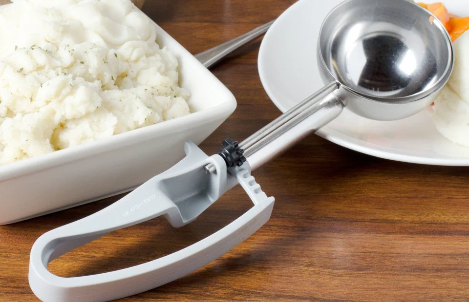 Vollrath 47371 Jacob's Pride Extended Length Disher with Gray Squeeze Handle 3.7 oz. - Size 8 - 12/Case - Image 6