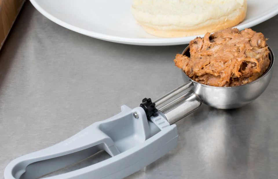 Vollrath 47391 Jacob's Pride Standard Length Disher with Gray Squeeze Handle 3.7 oz. - Size 8 - Image 7
