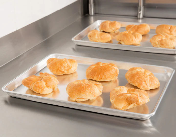 Vollrath 9303 Wear-Ever Heavy Duty 1/2 Size 19 Gauge Wire in Rim Aluminum Bun / Sheet Pan 18" x 13" - Image 7