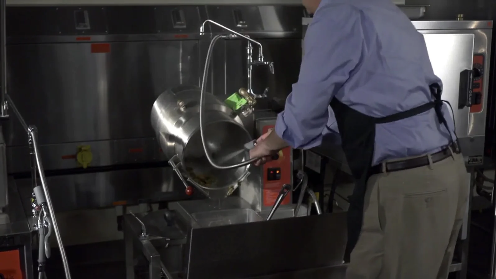 Vulcan K12ETT-7 Countertop Electric 2/3 Steam Jacketed Tilting Kettle 12 Gal. - 208v/3ph, 12 kW - Image 2